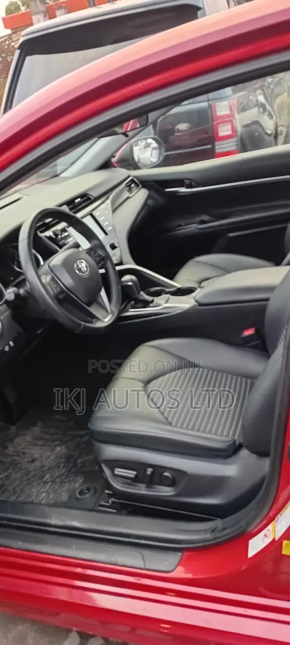 Toyota Camry 2018 Red