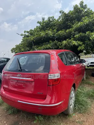 Hyundai Elantra Touring SE Automatic 2010 Red