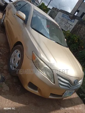 Toyota Camry LE 4dr Sedan (2.5L 4cyl 6AM) 2010 Gold