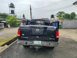 Nissan Titan 2005 Black