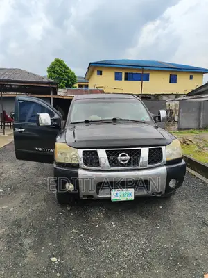 Nissan Titan 2005 Black