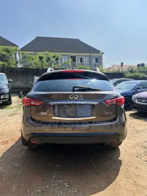 Infiniti FX35 Base 4x2 (3.5L 6cyl 7A) 2010