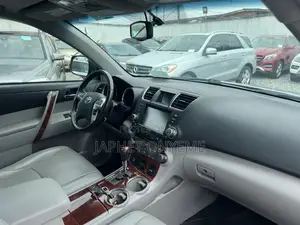Toyota Highlander Limited 2012 Silver