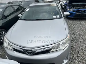 Toyota Camry XLE 4dr Sedan w/Prod. End 11/13 (2.5L 4cyl 6A) 2014 Silver
