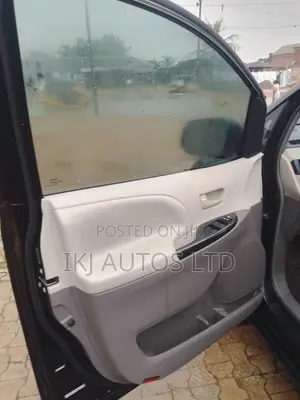 Toyota Sienna 2012 Black