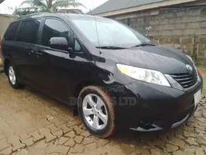 Toyota Sienna 2012 Black