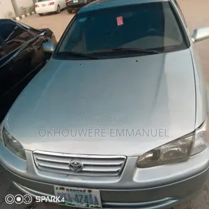 Toyota Camry 2000 Silver