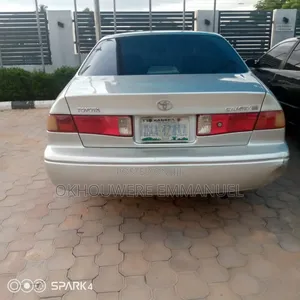 Toyota Camry 2000 Silver