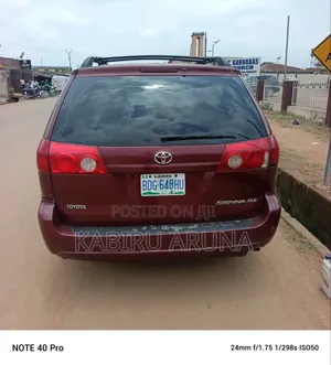 Toyota Sienna 2006 Red