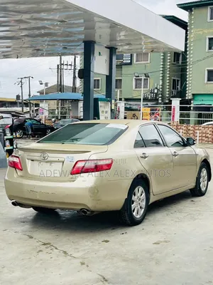 Toyota Camry XLE V6 4dr Sedan (3.5L 6cyl 6AM) 2008 Gold