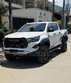 New Toyota Hilux 2024 White