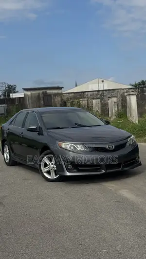 Toyota Camry SE 4dr Sedan (2.5L 4cyl 6A) 2013 Gray