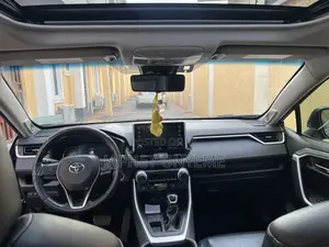 Toyota RAV4 Limited FWD 2019 Blue