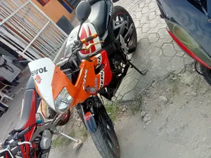 Honda CBR 2014 Orange