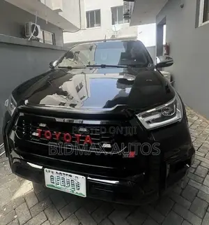 Toyota Hilux Revo Double Cab Petrol 2.7 AWD 2021 Black