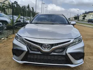 Toyota Camry 2020 Silver