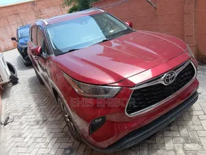 Toyota Highlander XLE 2022 Red