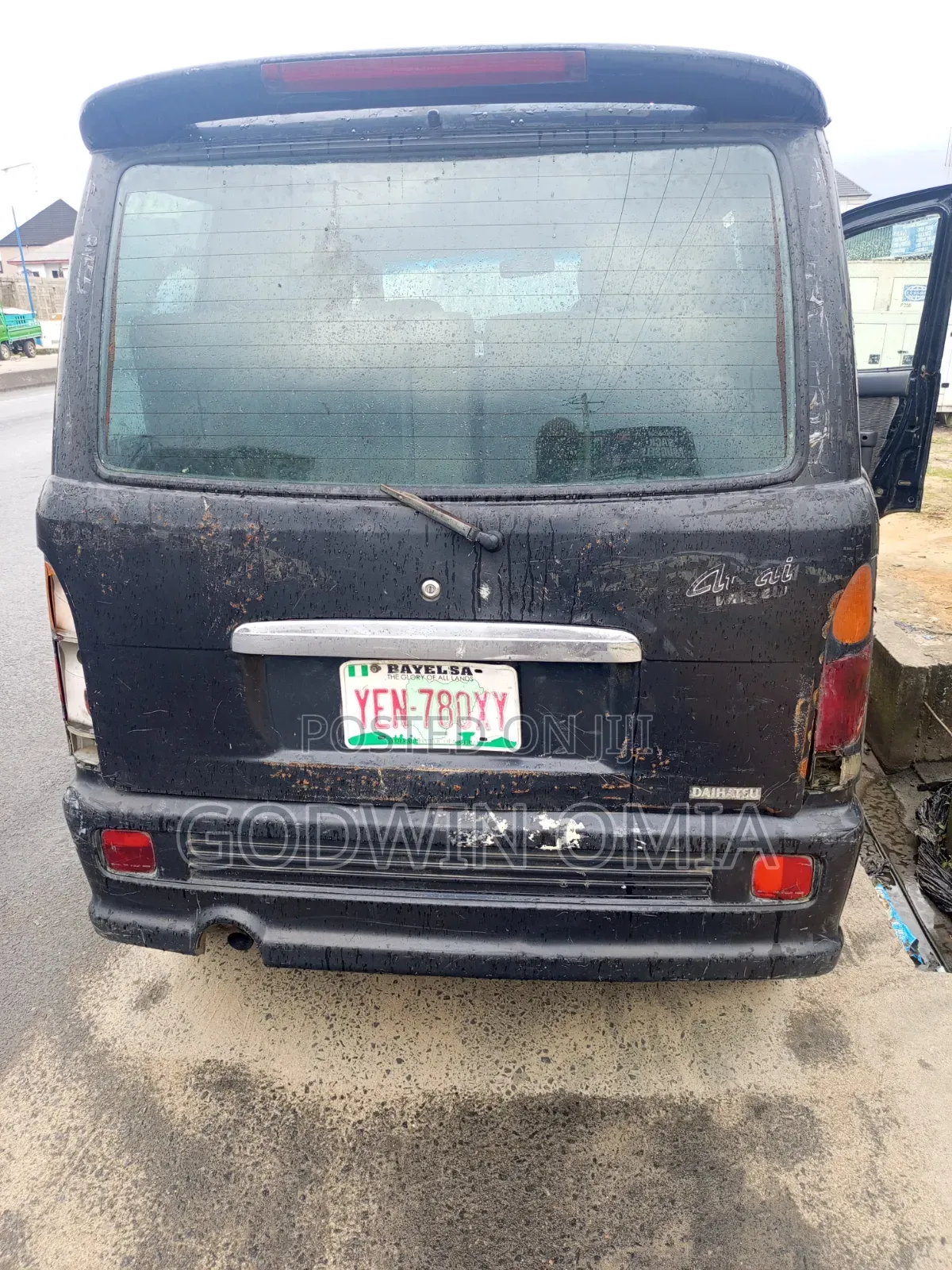 Bus 2010 Black