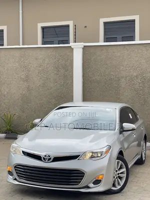Toyota Avalon XLE Sedar FWD (3.5L 6cyl 6A) 2013 Silver