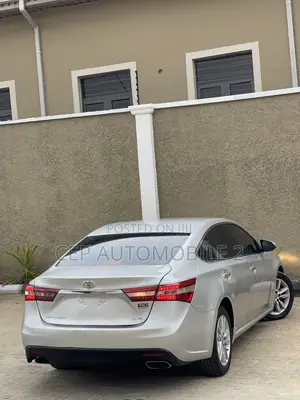 Toyota Avalon XLE Sedar FWD (3.5L 6cyl 6A) 2013 Silver