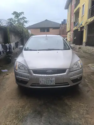 Ford Focus 2010 Silver