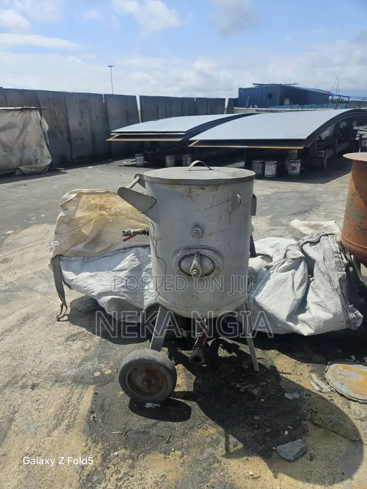 Sand Blasting Pot With Fittings