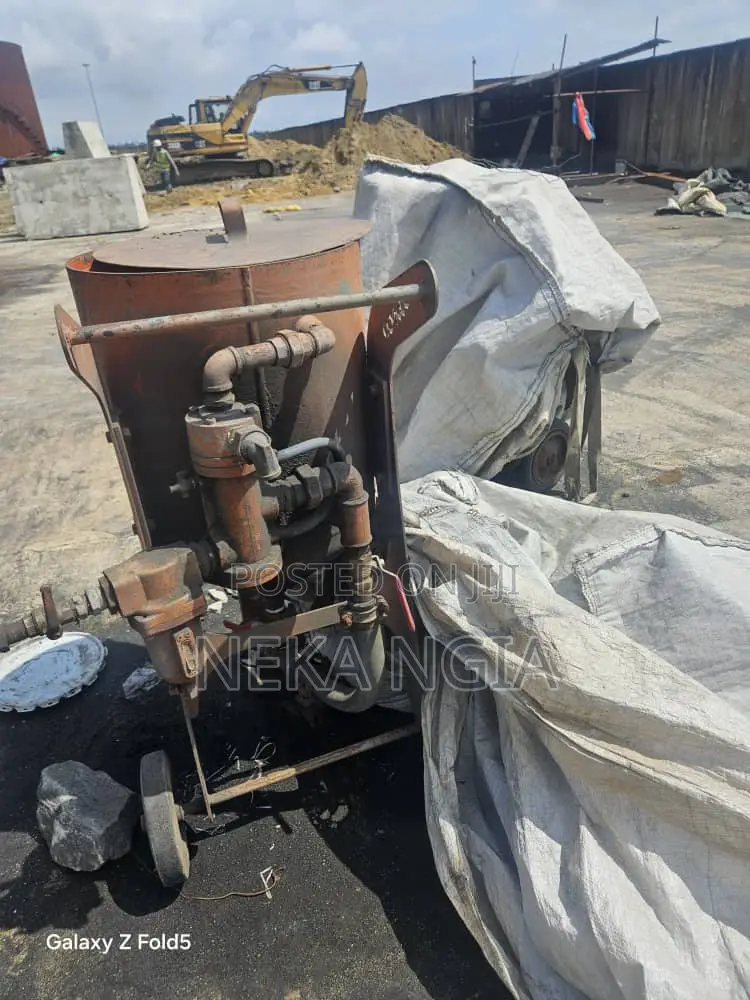 Sand Blasting Pot With Fittings