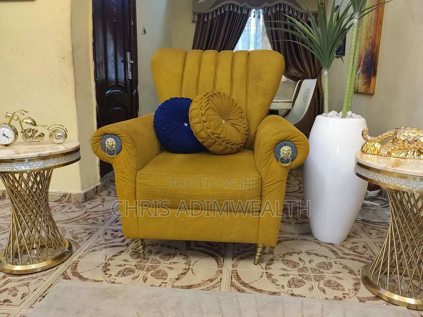 Prestigious 6 Royals Seaters Sofas.