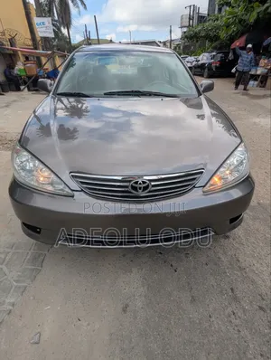 Toyota Camry 2005 Gray