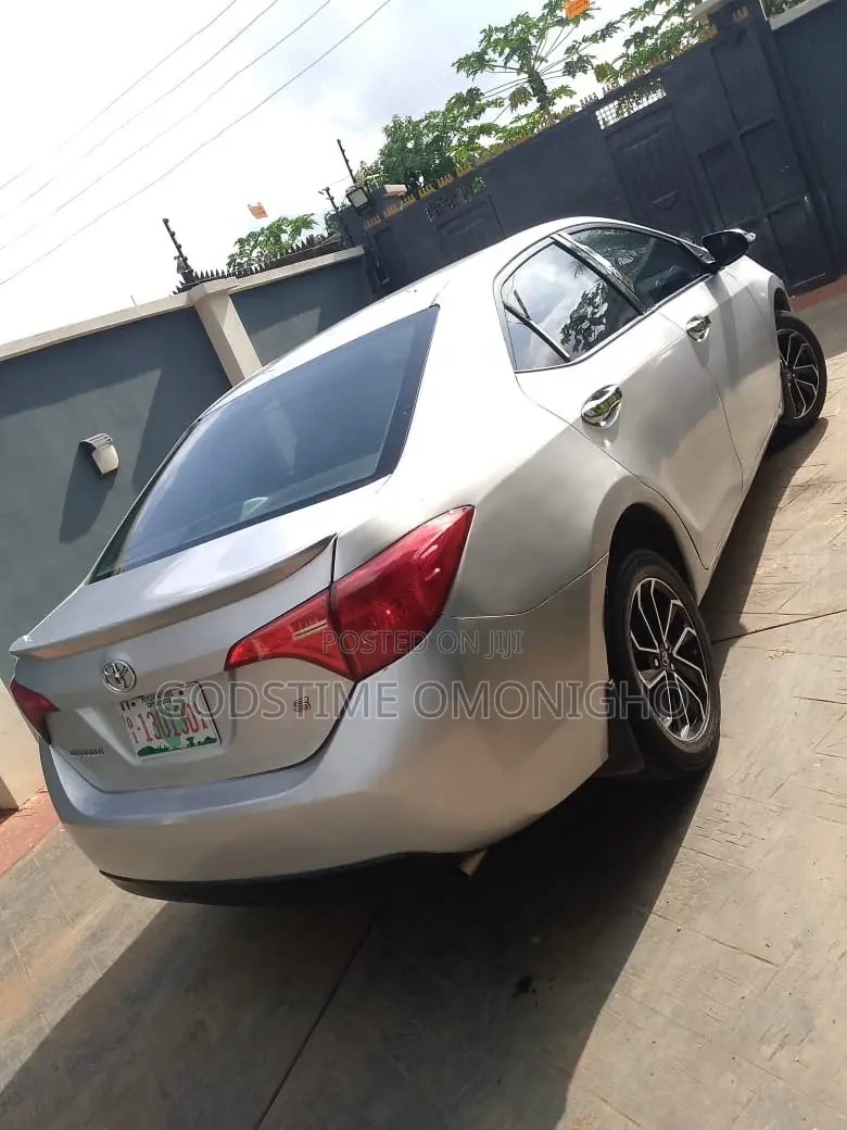Toyota Corolla 2017 Silver