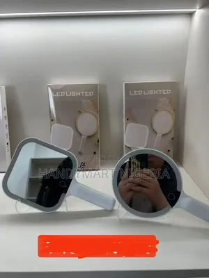 LED Lighted Handheld Makeup Mirro 35% DISCOUNT