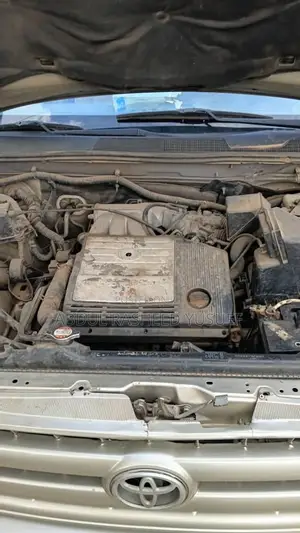 Toyota Highlander Base FWD 2003 Gold