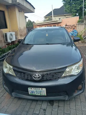 Toyota Camry LE 4dr Sedan (2.5L 4cyl 6A) 2013 Gray
