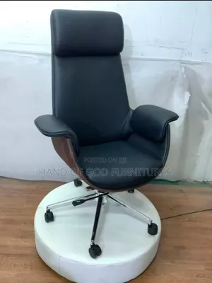 Relaxing Swivel Office Chair