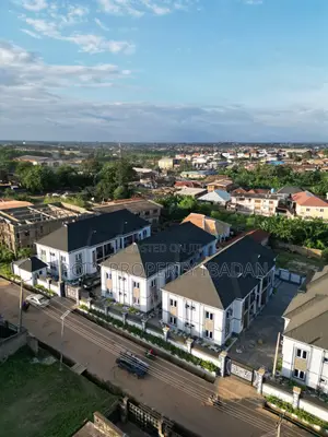 3bdrm Block of Flats in Iyaana Church, Basorun for rent
