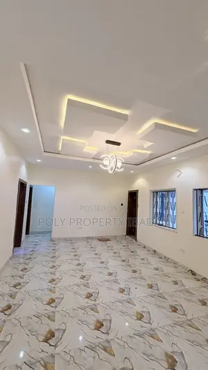 3bdrm Block of Flats in Iyaana Church, Iwo Road for rent