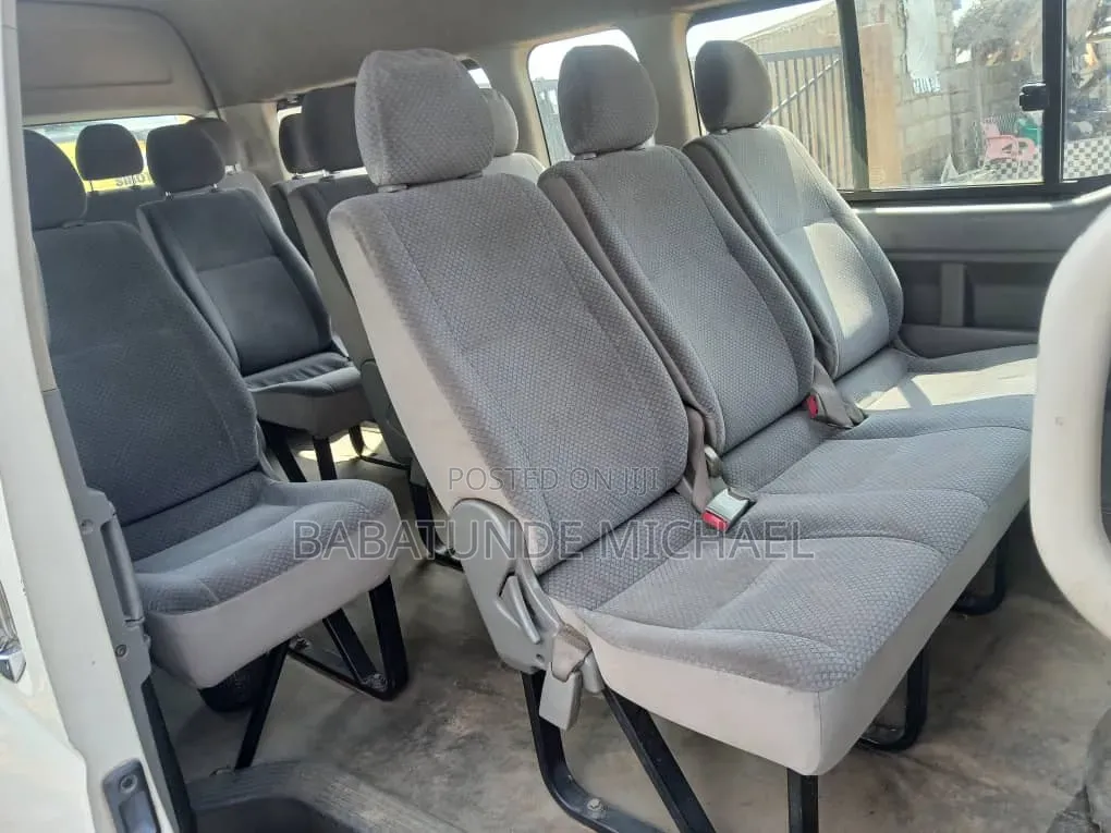 Toyota HiAce 2010 White