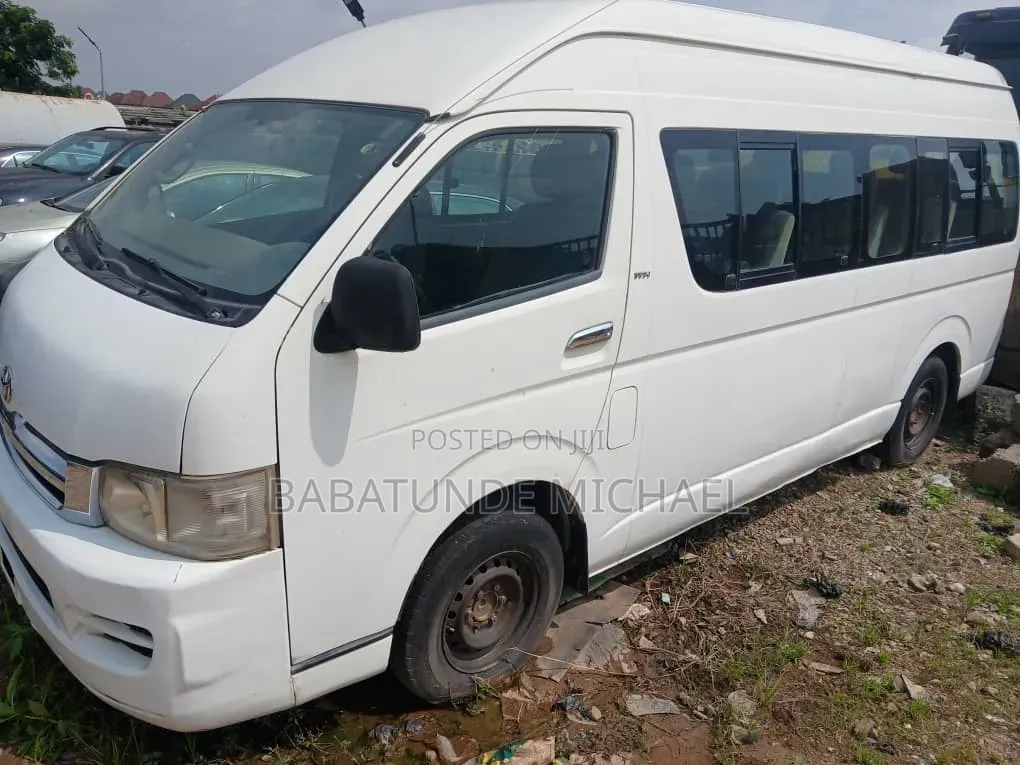 Toyota HiAce 2010 White