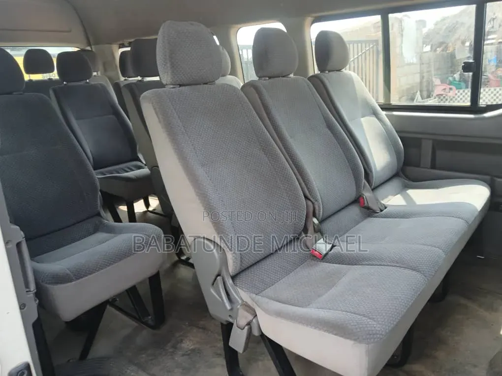 Toyota HiAce 2010 White