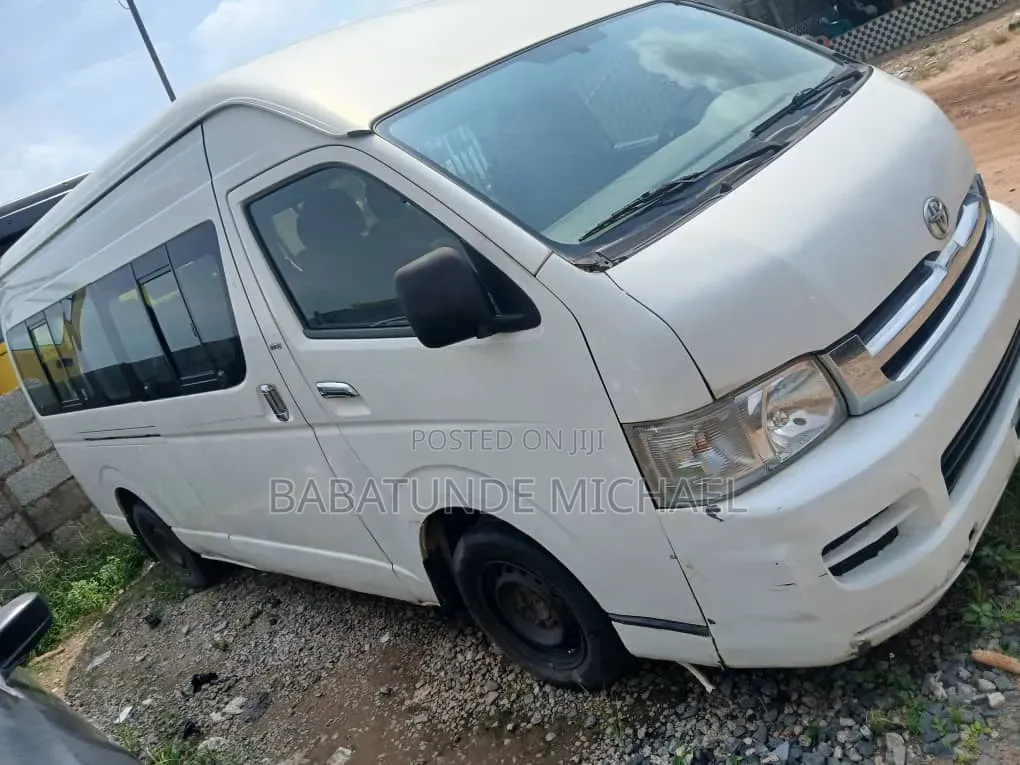 Toyota HiAce 2010 White