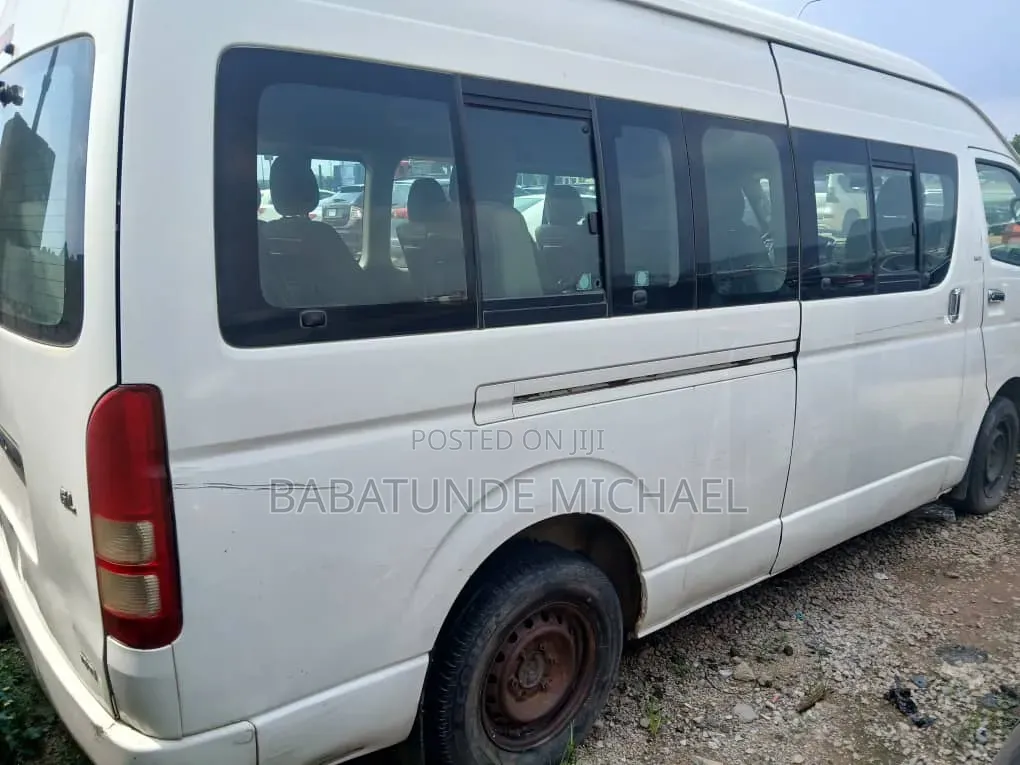 Toyota HiAce 2010 White