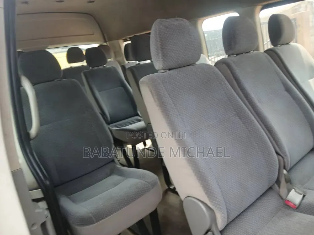 Toyota HiAce 2010 White