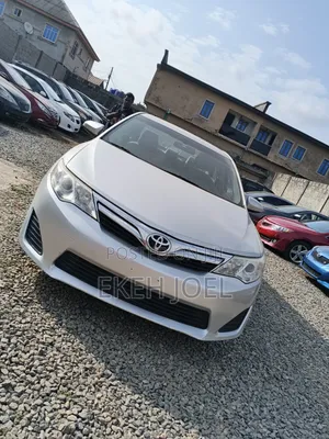 Toyota Camry LE 4dr Sedan (2.5L 4cyl 6A) 2012 Pearl