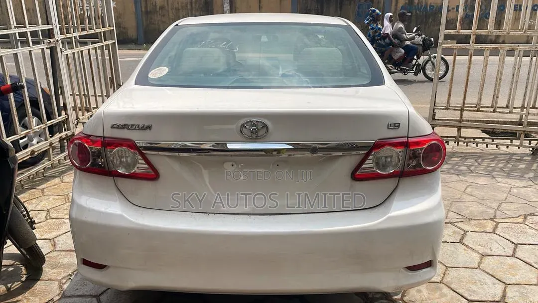 Toyota Corolla 2012 White