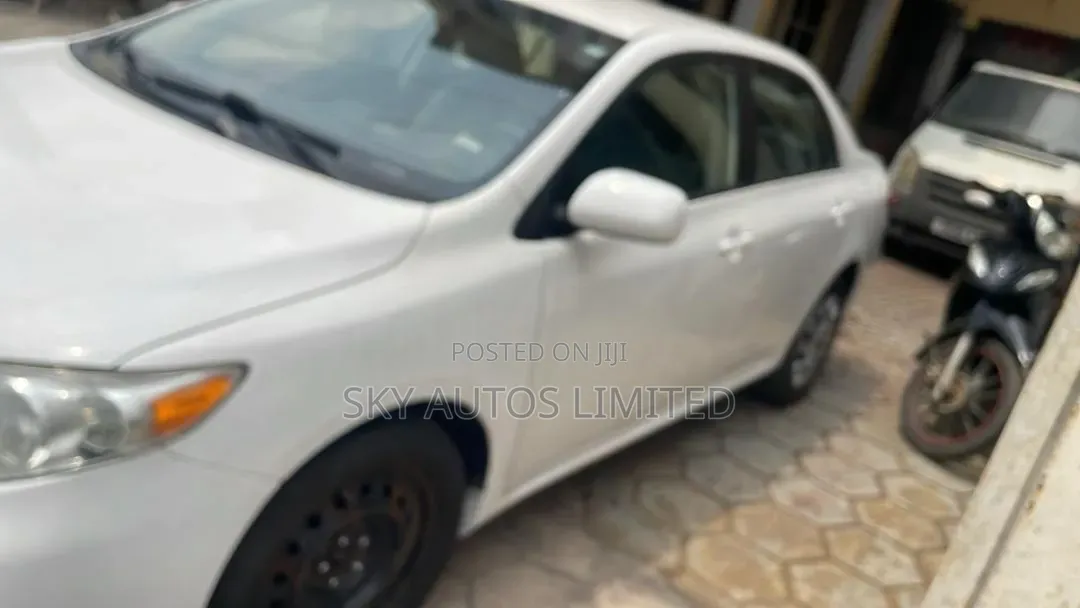 Toyota Corolla 2012 White