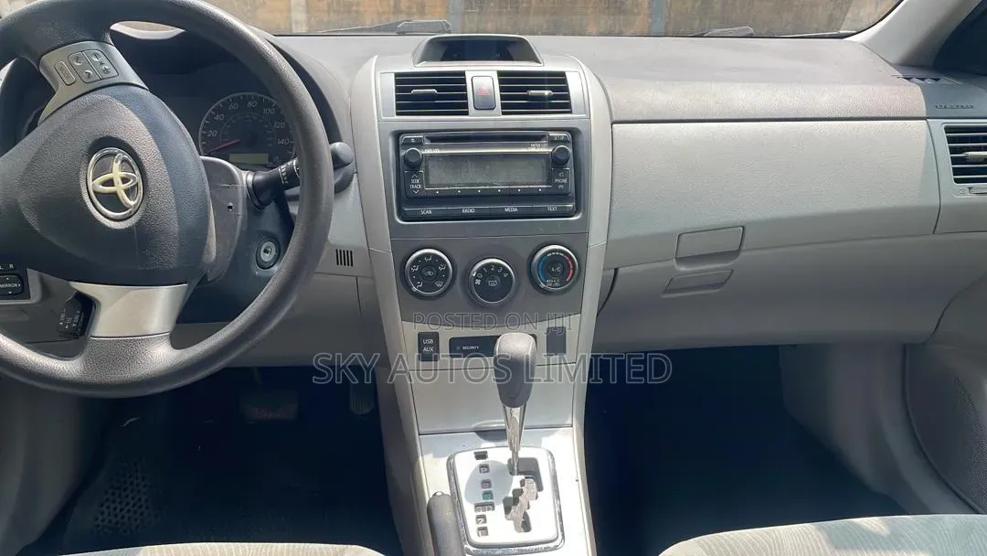 Toyota Corolla 2012 White
