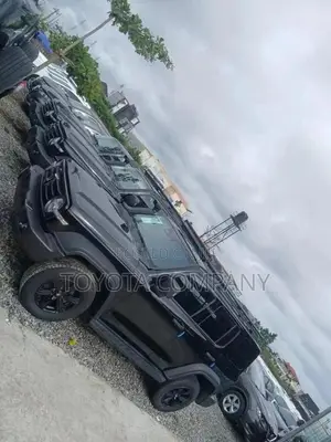 Tank 300 2022 Black