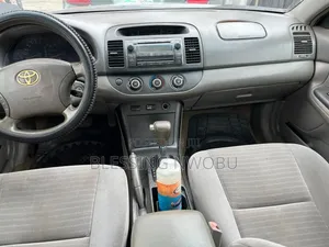 Toyota Camry 2005 Gray
