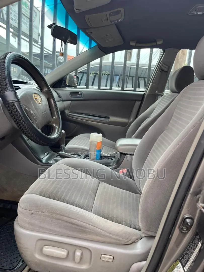 Toyota Camry 2005 Gray