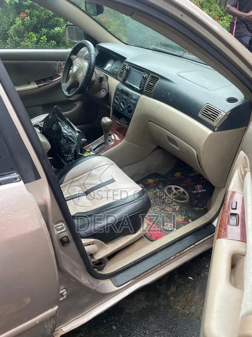 Toyota Corolla 2004 Gold